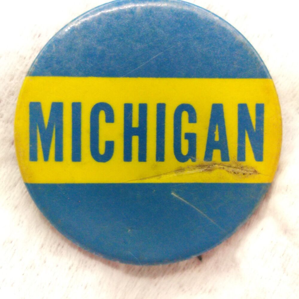 UofM Vintage Pin Button Pinback University Of Michigan Wolverines